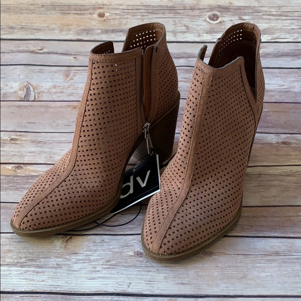 DV “Ettie” booties size 8